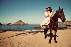 couple on horse3